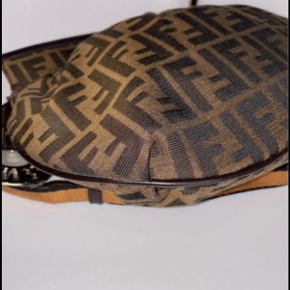 ❌❌SOLD❌❌fendi crossbody bag - Picture 2 of 3